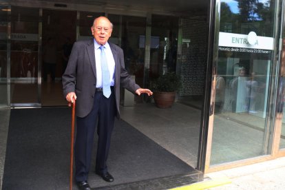 Jordi Pujol en la salida del Tanatorio de las Corts el 7 de octubre del 2018.