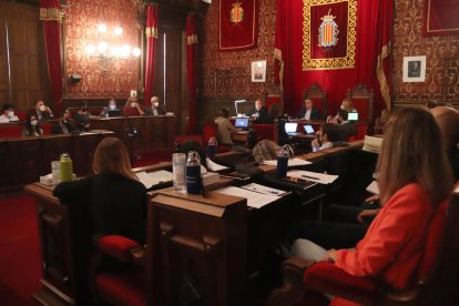 Plano general del pleno del Ayuntamiento de Tarragona, durante el debate de ordenanzas.