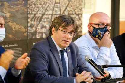 L'expresident de la Generalitat Carles Puigdemont en la roda de premsa des de l'Alguer.