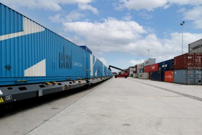 El trayecto une la terminal intermodal de La Boella, el Port de Tarragona, hasta Azuqueca de Henares.