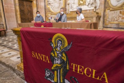 La nueva colgadura de Santa Tecla.