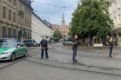 La policía ha podido detener al agresor después de dispararle a una pierna.