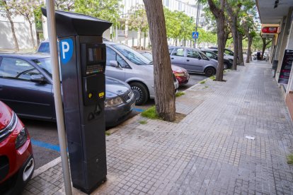 Imagen de archivo de la zona azul de la Avenida Catalunya, frente al campus de la URV.