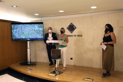 Carles Pellicer, Noemí Llauradó i Marina Berasategui durant la presentació del projecte.