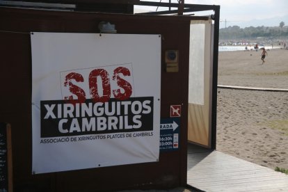 Pancarta de l'Associació Xiringuitos Platges de Cambrils.