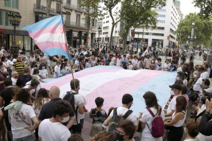 Concentració del col·lectiu trans a la Rambla de Barcelona