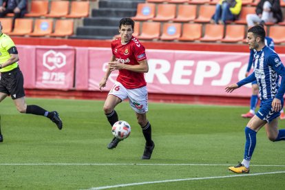 Fran Miranda en un partit aquesta temporada al Nou Estadi contra l'Alcoyano.