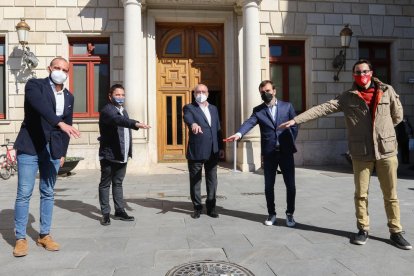 Imatge d'arxiu de la presentació de l'aliança entre el CF Reddis, la Fundació Futbol Base Reus, la Plataforma Sempre Reus 1909 i l'Ajuntament.