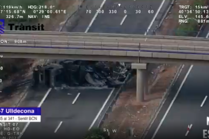 Imagen del camión accidentado.