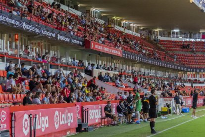 Imagen de las gradas de Tribuna del Nou Estadi en el duelo disputado el miércoles contra el Atlético Levante.