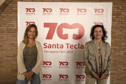 La consellera de Cultura i Festes de l'Ajuntament de Tarragona, Inés Solé, acompanyada de la vicerectora de la URV, Maria Bonet, en la presentació de les jornades.