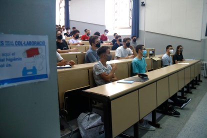 Plano general del aula B5 de la Facultad de Matemáticas e Informática de la UB.