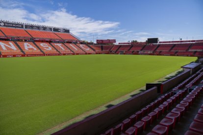 El césped del Nou Estadi, ayer.