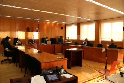 La sala de la secció 2a de l'Audiència de Tarragona durant el primer dia de judici.