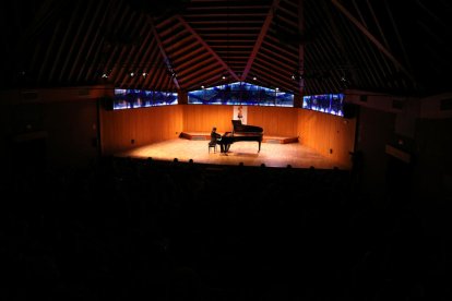 El pianista, Javier Perianes, durante su actuación al concierto inaugural del 40.ª edición del Festival Internacional de Música Pau Casals.