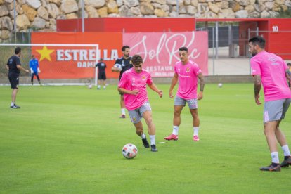 Pol Prats, Pol Ballesteros i Marc Trilles en el primer entrenament de la pretemporada d'enguany.