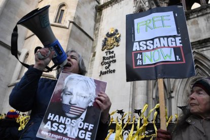 Protestas en Londres por la situación de Julian Assange.