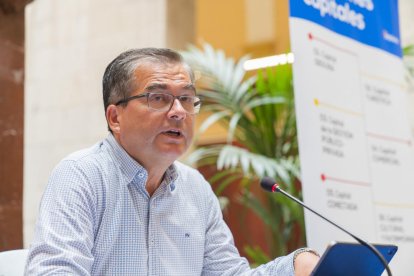 El portavoz popular, José Luis Martín, presentando el ciclo.