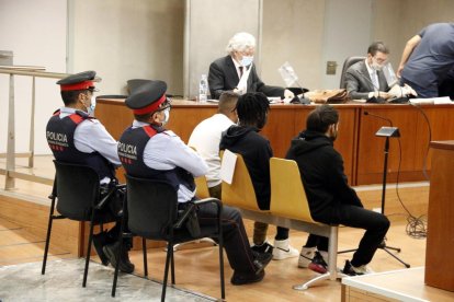 Los tres acusados durante el juicio en la Audiencia de Lleida.