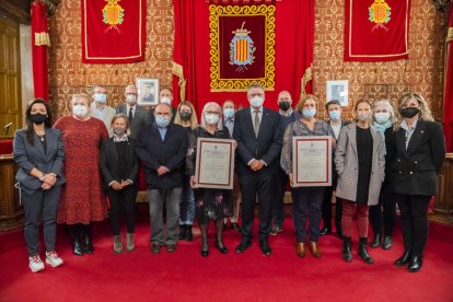 Les hermanas Quílez, junto con todo el equipo de voluntarios, sirven unas 4.000 comidas mensuales.