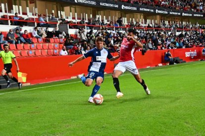 Imagen de un momet de partido que ha enfrentado a Nàstic i Sabadell al Nuevo Estadio.