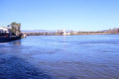 Pla general del riu Ebre al seu pas per Amposta.