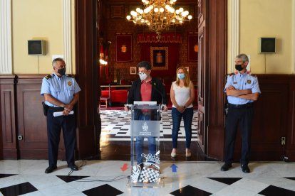 Imagen del 16 de junio de la junta de seguridad en el Ayuntamiento, con Guardia Urbana y Mossos.