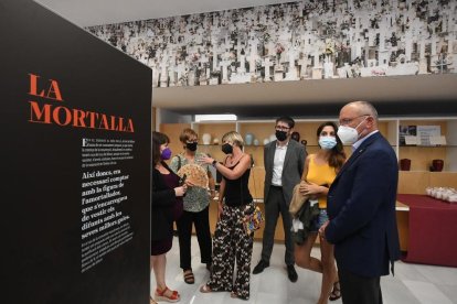 Inauguración de la exposición el pasado jueves a Reus con el alcalde Carles Pellicer.