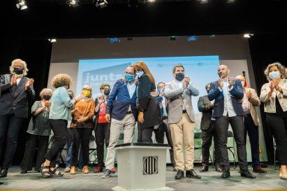 Laura Borràs y el ex consejero Josep Rull al final del acto.