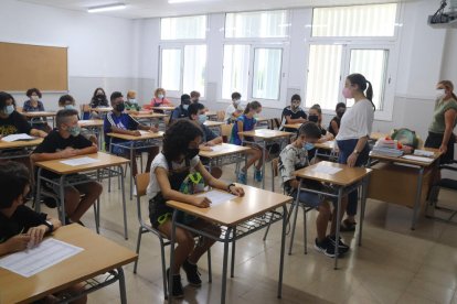 Pla general d'una aula de primer d'ESO de l'institut Ramon Barbat.