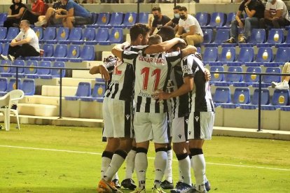 Els jugadors del pròxim rival del Nàstic celebren un gol aquesta temporada, en la qual l'ascens és la meta única.