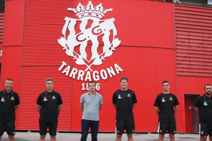 El encargado de dirigir el departamento, Todd Beane, es entrenador de fútbol y trabajó con Johan Cruyff durante 14 años.