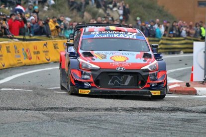 Neuville, moments abans d'emportar-se la cita.