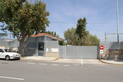 Imatge d'arxiu de la façana del diposit municipal de vehicles.