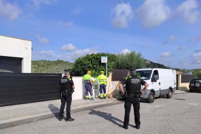 Imagen de archivo de una actuación municipal contra un empleo|ocupación en Calafell.