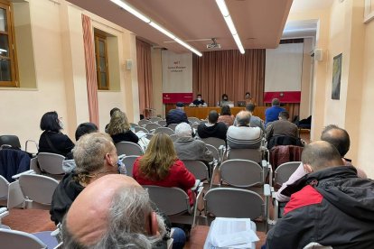 L'assemblea dels comuns va ser molt contundent amb la regidora, Carla Aguilar.