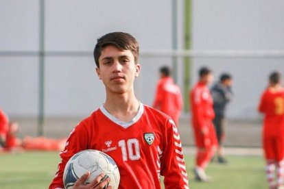 Zaki Anwari, el jove jugador de la selecció juvenil de futbol afganesa que va morir després de caure d'un dels avions d'evacuació.