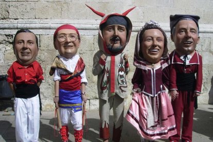 Los cabezudos de la Festa Mayor de l'Arboç.