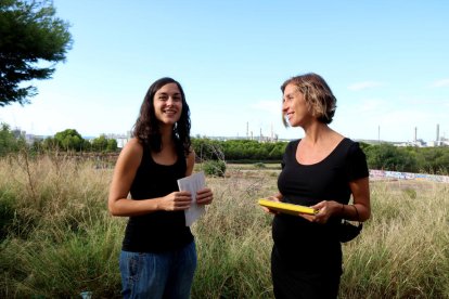 Laia Estrada, diputada de la CUP-NCG en el Parlament de Catalunya; y Eva Miguel, portavoz del grupo municipal y consellera del Ayuntamiento de Tarragona.