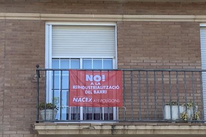 Uno de los damascos en rechazo a la reindustrialización del barrio.