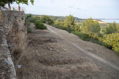 El aparcamiento de autocaravanas se tendría que situar a los pies del mirador de la Oliva.