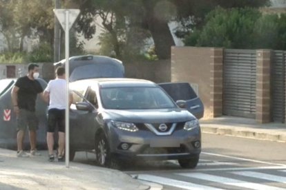 Moment de la detenció del periodista Carles Heredia per la protesta contra l'acte de Vox a Valls el passat mes de febrer.