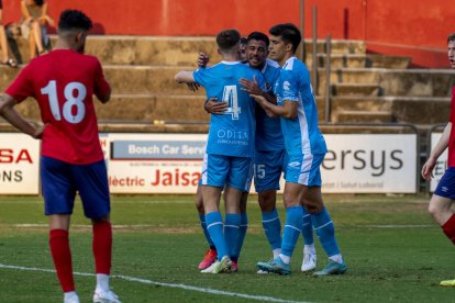 Aythami Artiles celebra el gol que anotó el sábado en Olot, a la salida de un servicio de esquina.