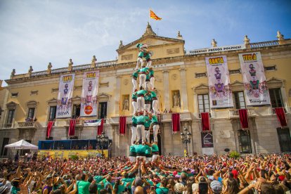 Imatge del 4de8 de Sant Pere i Sant Pau a la diada de Santa Tecla del 2019, l'última abans de la covid-19 a la plaça de la Font.