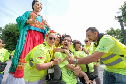 La peña festiva de la Fiesta para todo el mundo volverá a ver bailar a la giganta Frida.