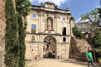 La fachada de Santa Maria es uno de los elementos más significativos de la Cartuja.