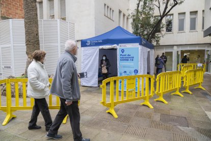 Zona exterior del nuevo punto de vacunación en el Centro MQ.