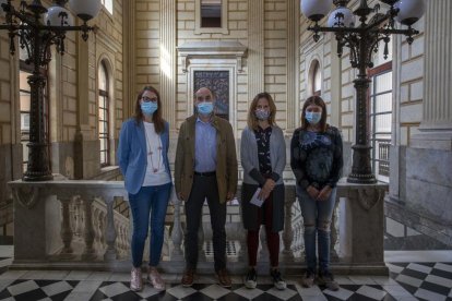 Gemma Flores i Xavier Oliach (Xarxa Santa Tecla) i Inés Solé i Esther Roca (Ajuntament).