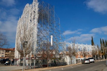 Una de las estructuras de luz montadas por las fiestas de las Decenales de Valls.