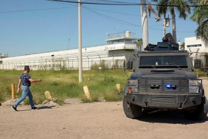 Imatge de la policia a l'exterior de la presó de Mèxic.